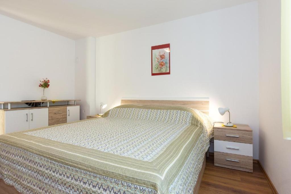 Apartments Hodanic Krk Town Luaran gambar