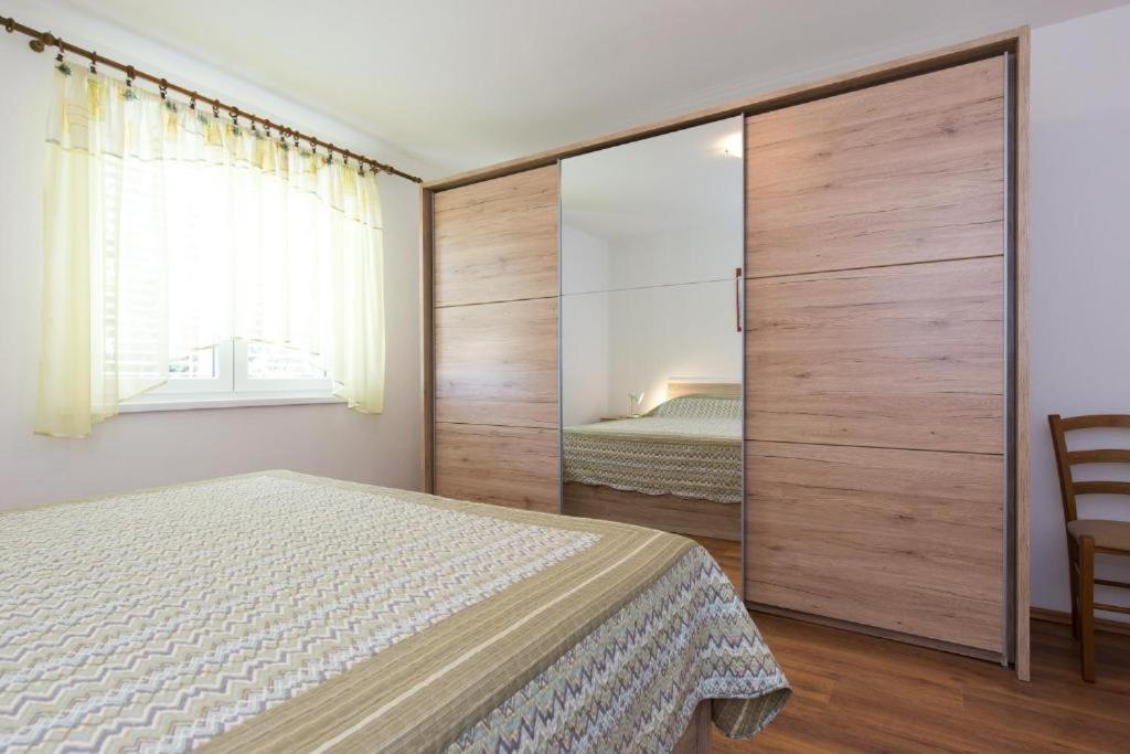 Apartments Hodanic Krk Town Luaran gambar