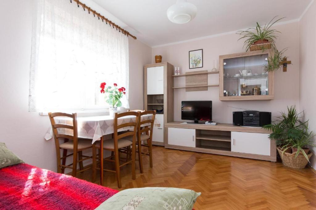 Apartments Hodanic Krk Town Luaran gambar