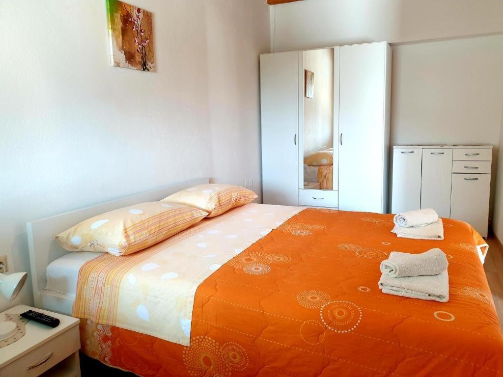 Apartments Hodanic Krk Town Luaran gambar