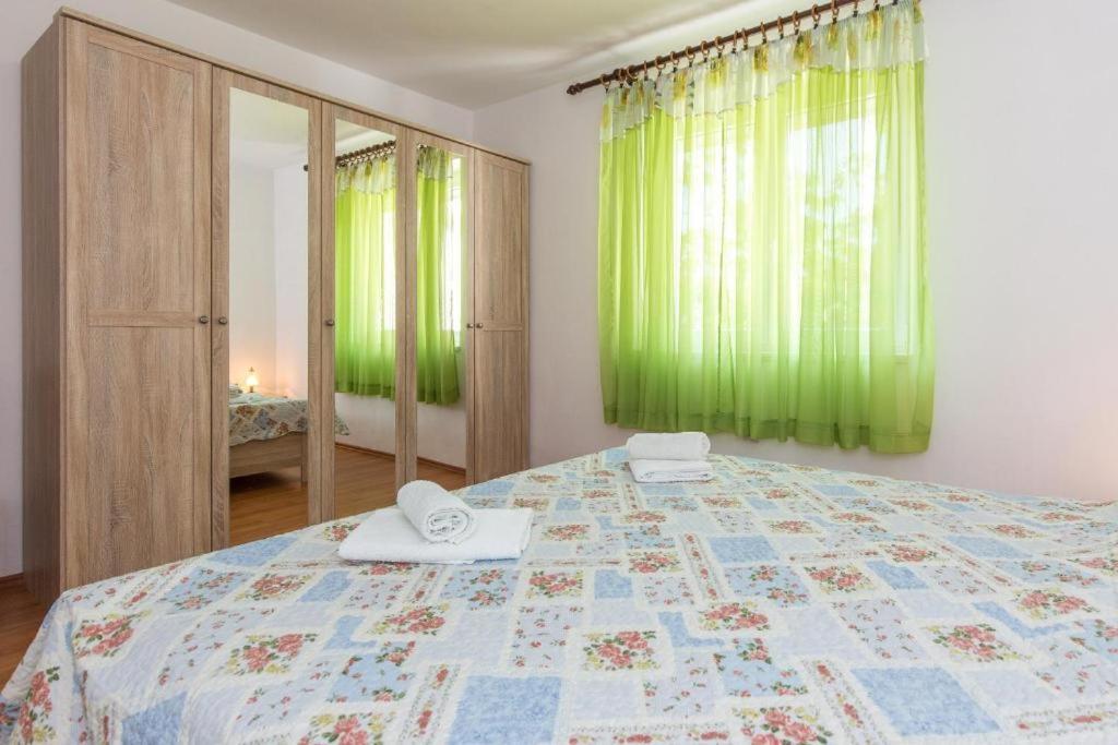 Apartments Hodanic Krk Town Luaran gambar