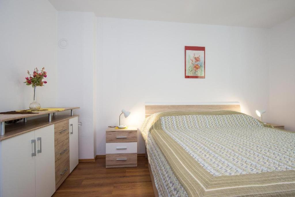 Apartments Hodanic Krk Town Luaran gambar